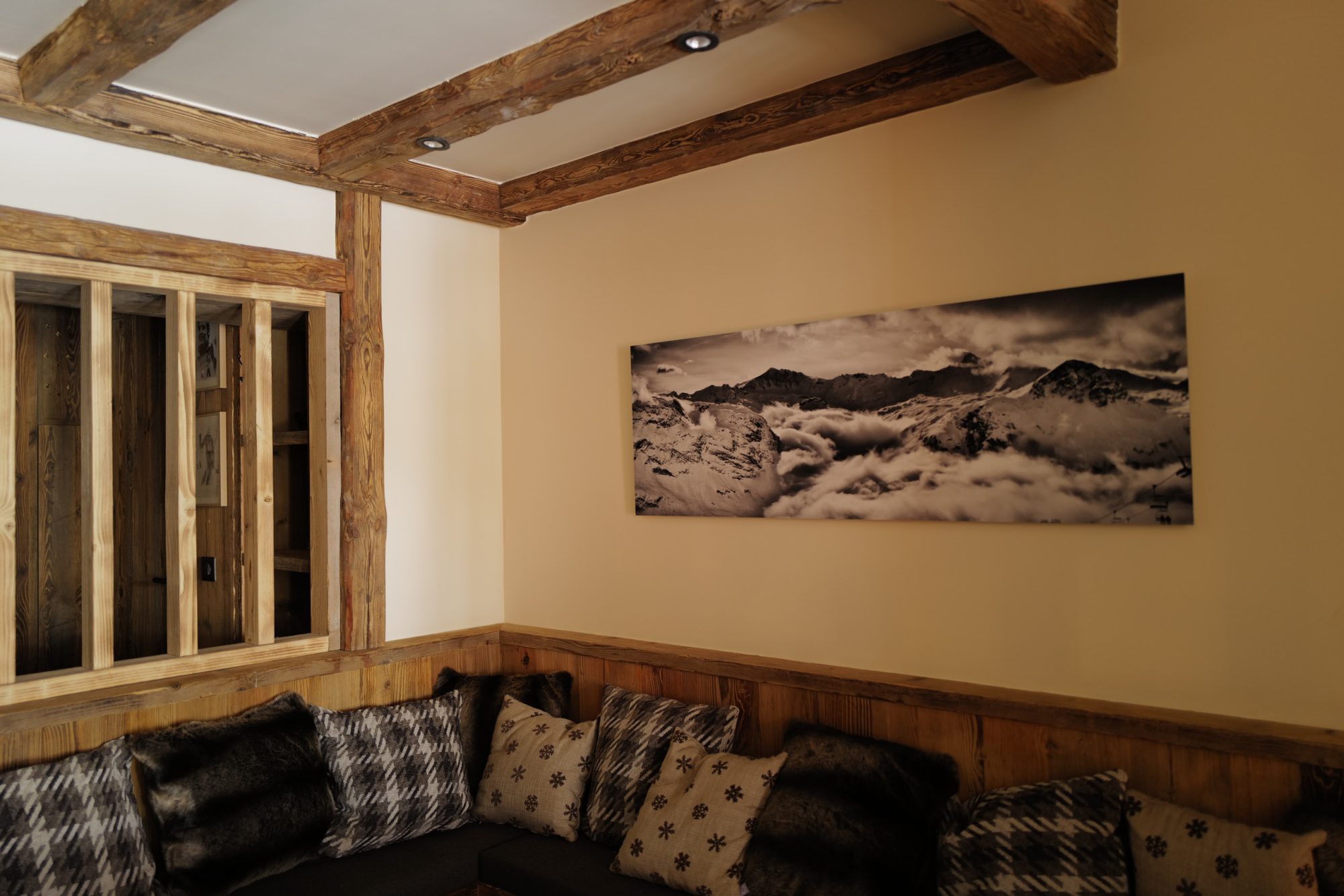 303_chalet_table_banquette_margheritainteriors